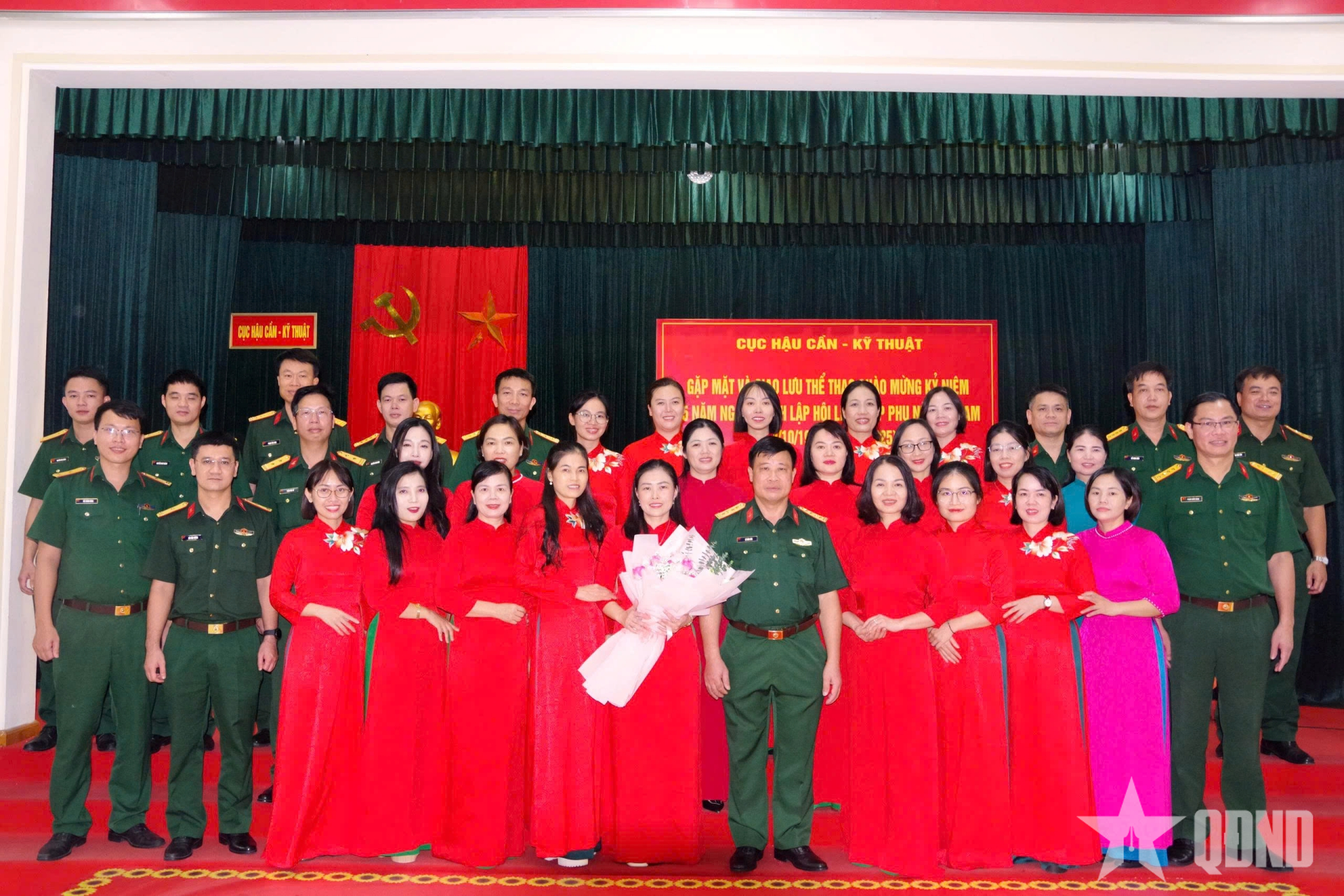 Hội viên phụ nữ Cục Hậu cần-Kỹ thuật (Tổng cục Hậu cần-Kỹ thuật) giao lưu thể thao